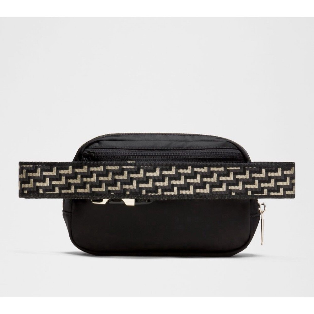 Lululemon Everywhere 1L Black Belt Bag Fanny Pack Crossbody Monogram Metallic - Picture 9 of 11